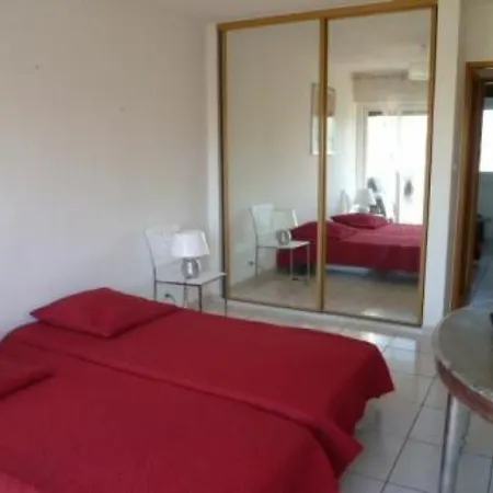 Les Pervenches Apartment *