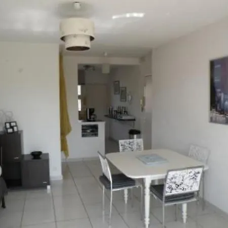 Les Pervenches Apartment *